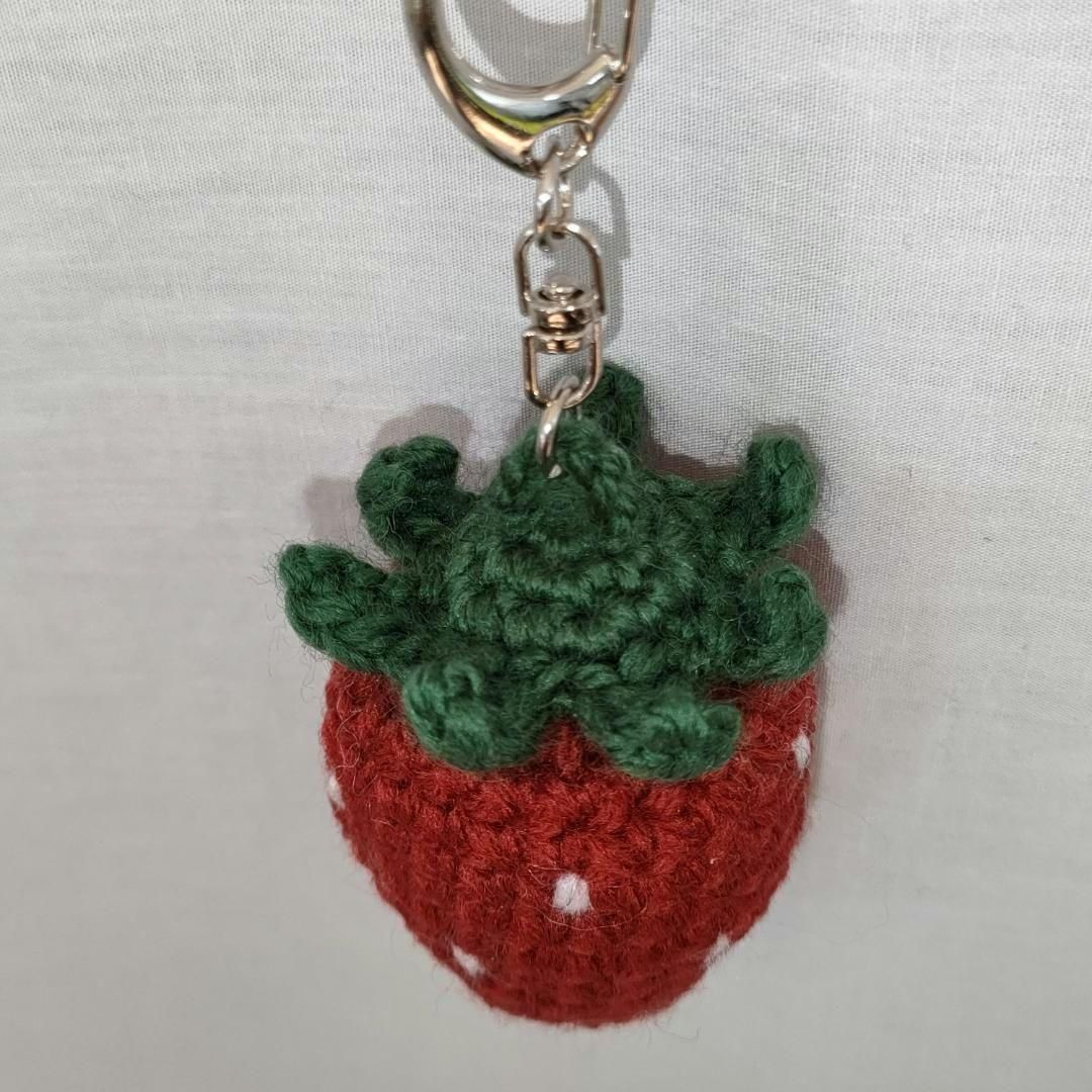 あみぐるみ いちご キーホルダー付き - メルカリ