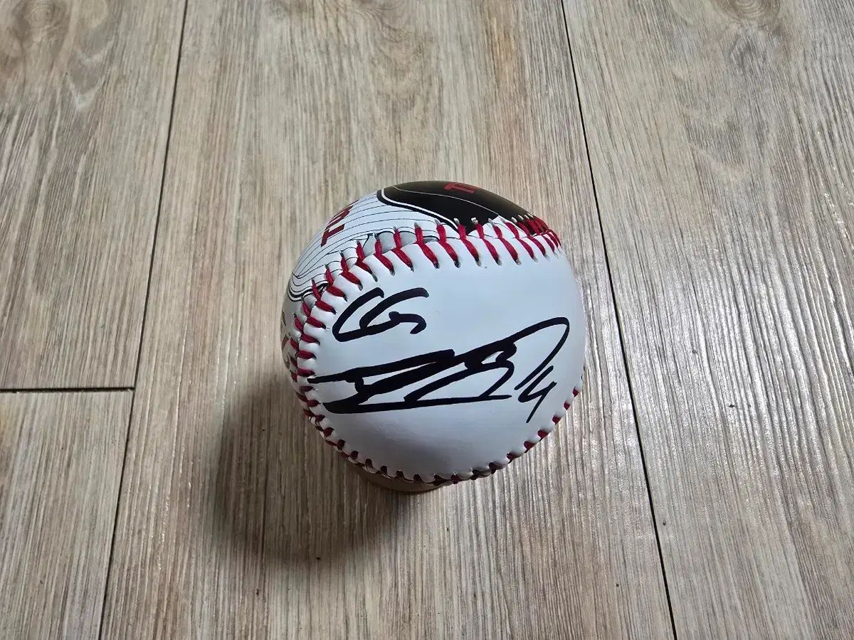 LGツインズ 신민재 30周年 サインボール - メルカリ