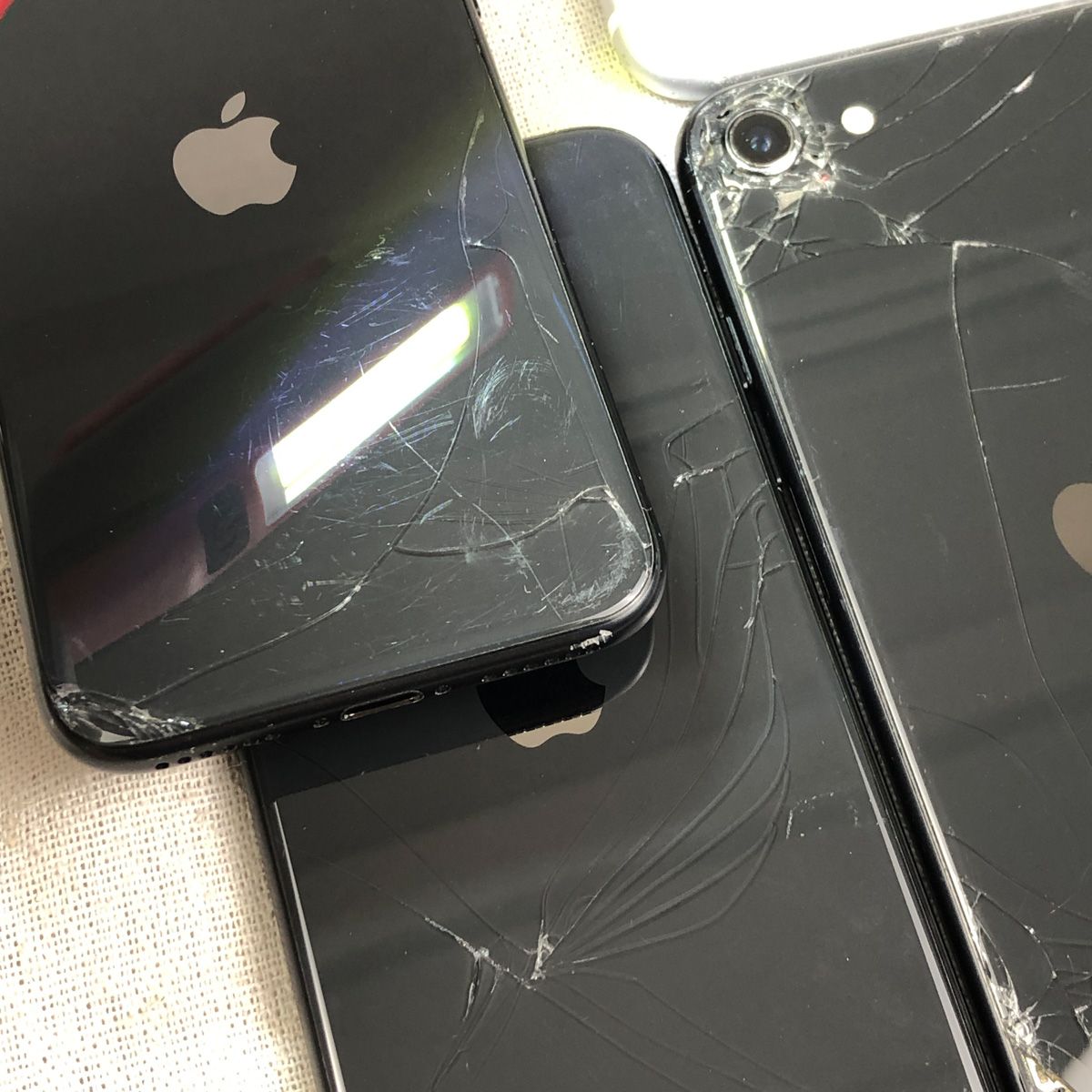ジャンクiPhone SE(第2世代) 64GB 6点セット SIMフリー - メルカリ
