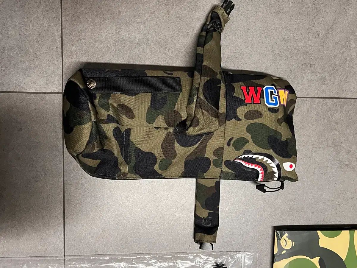 A BATHING APE アベイシングエイプ カモフラ シャーク ミニバック