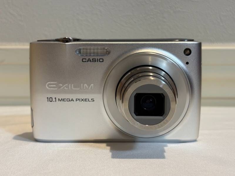 CASIO EXILIM ZOOM EX-Z300 コンパクトデジタルカメラ デジカメ