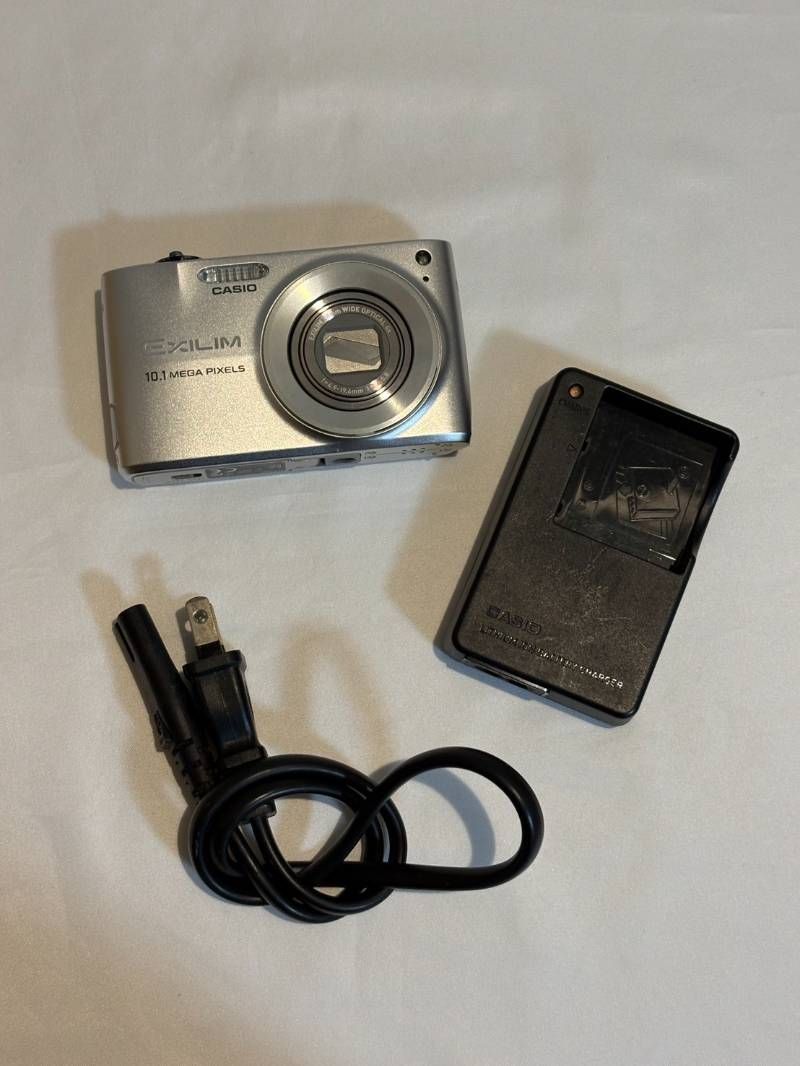 CASIO EXILIM ZOOM EX-Z300 コンパクトデジタルカメラ デジカメ