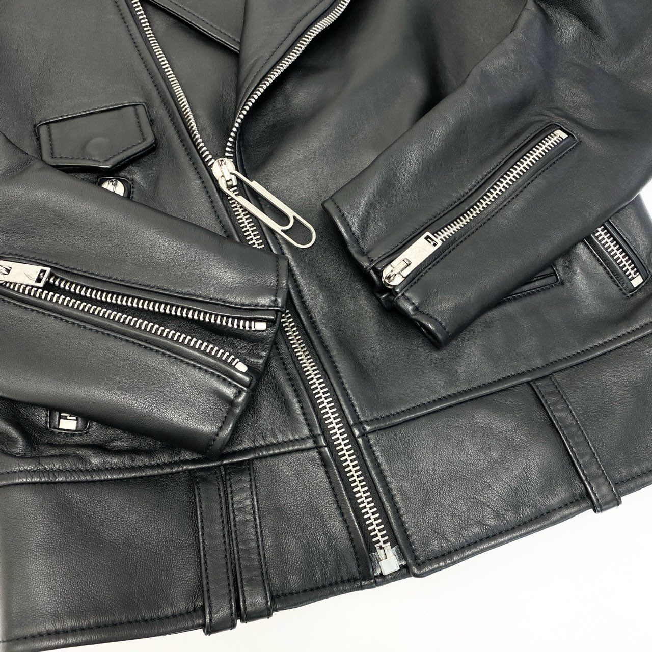 38c3 OFF-WHITE オフホワイト BERNINI レザージャケット ライダースジャケット ダブルライダースジャケット OMJG003F18983011 XSサイズ ブラック レザー メンズ 男性用o07t 38c3 OFF-WHITE オフホワイト BERNINI レザージャケット ライダース