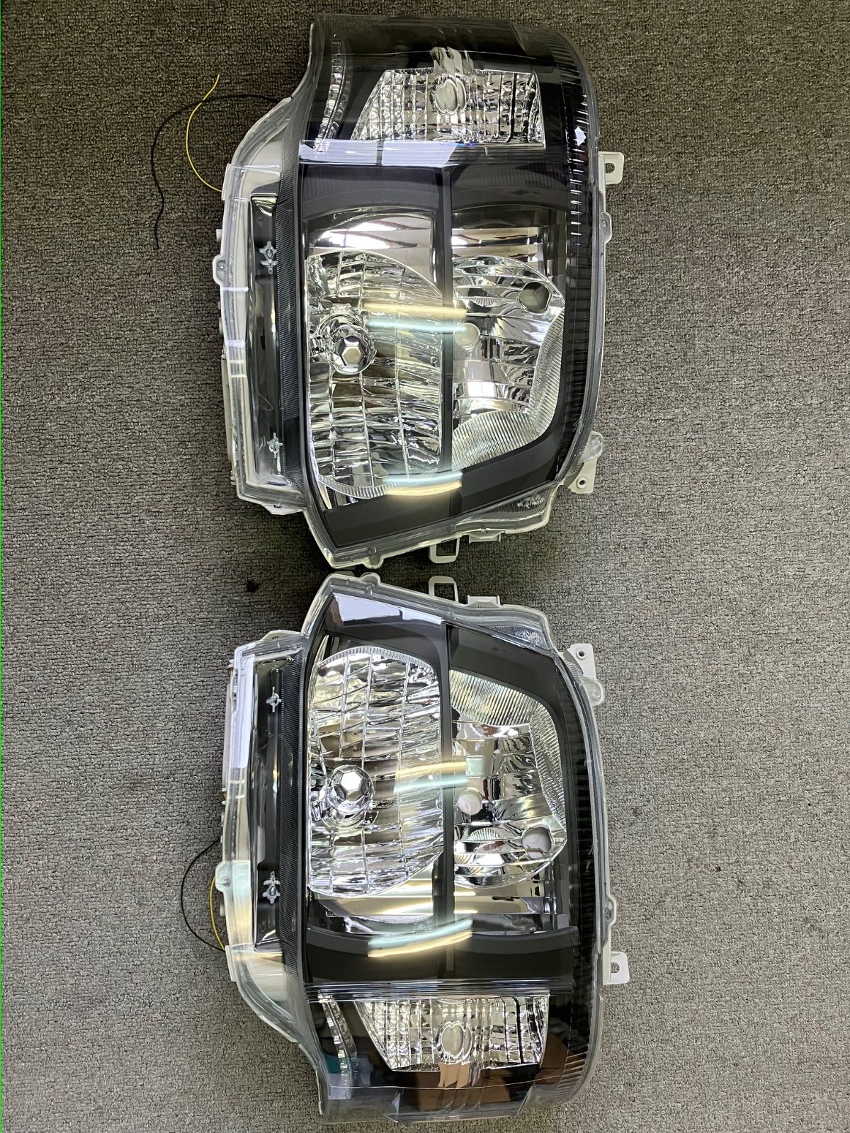 200系ハイエース3型ヘッドライトユニット LEDヘッドライト ユニット