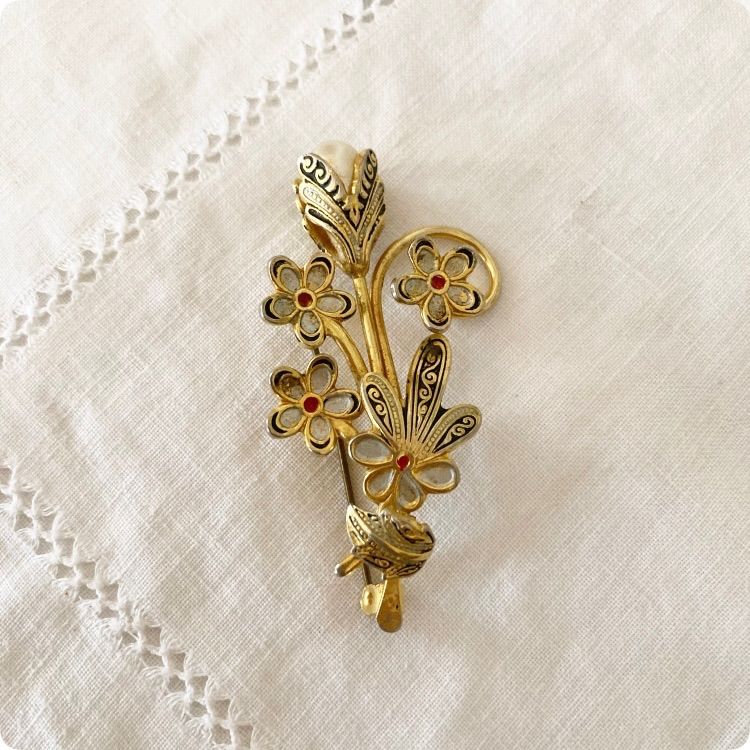 フランスヴィンテージ ブローチ | 花柄＆パール ダマスキナード風