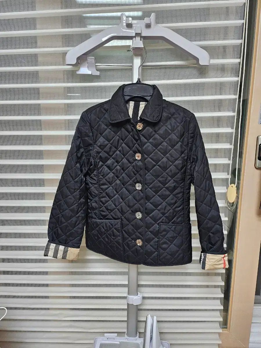 バーバリー ブラック キルティング ジャケット キッズ 10y