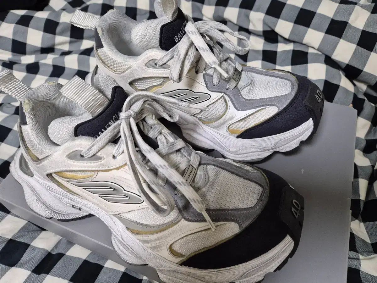 40 バレンシアガ カーゴ スニーカー 白 グレー (RUNWAY) バレンシアガ 