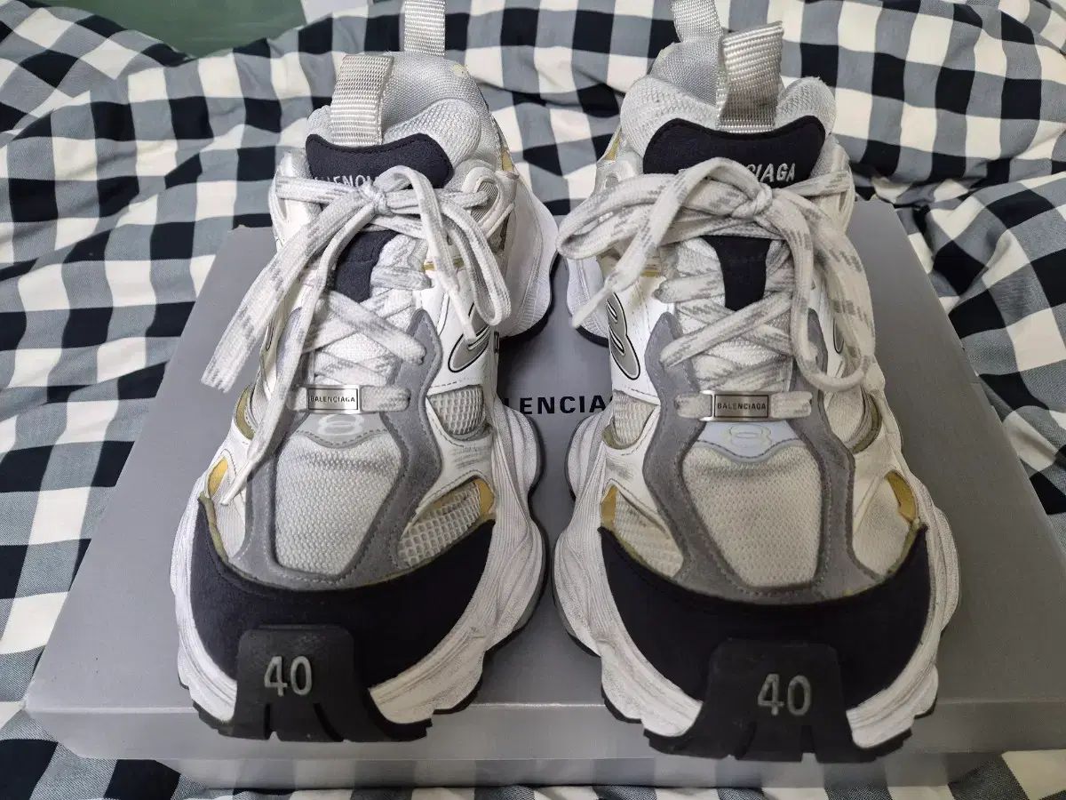 40 バレンシアガ カーゴ スニーカー 白 グレー (RUNWAY) バレンシアガ 