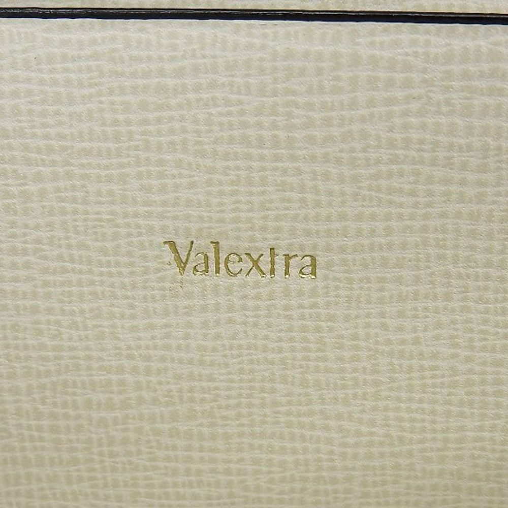 超美品 ヴァレクストラ Valextra レザー オーガナイザー ウォレット クラッチバッグ 長財布 ホワイト ヴァレクストラ &frasl; VALEXTRAに関する最新記事 | Vogue Japan