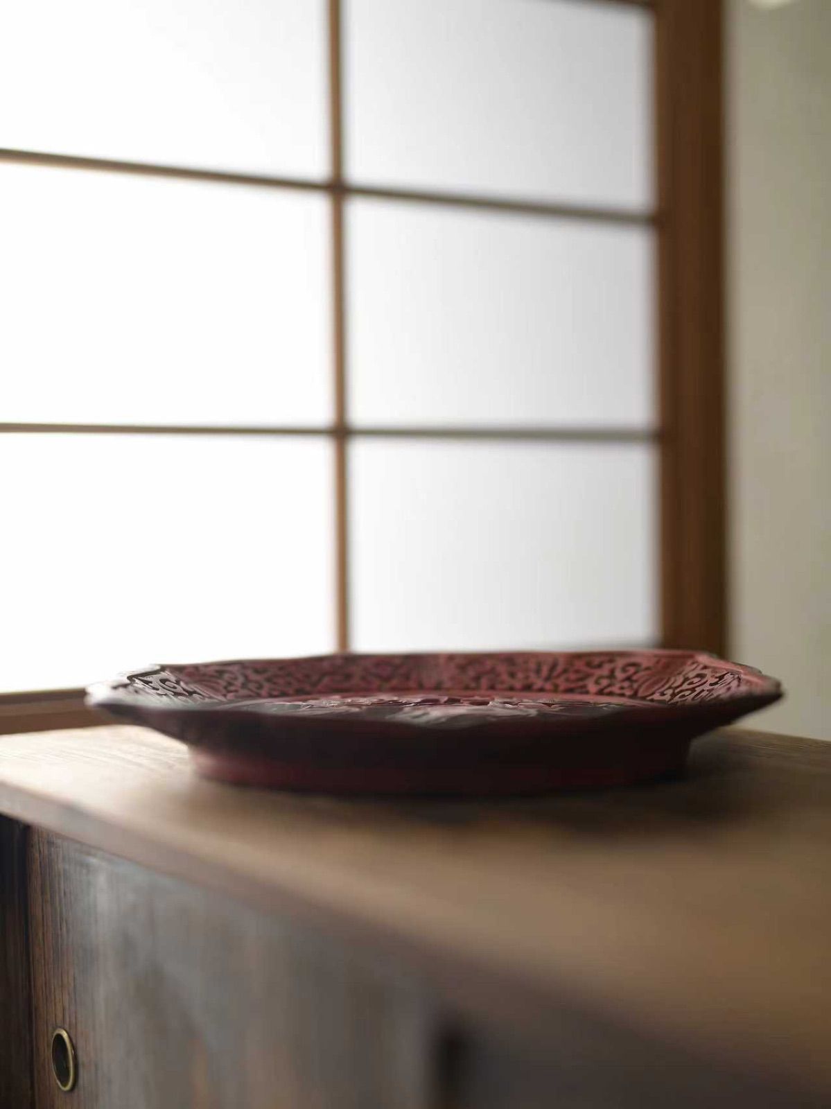 KT03【美品】堆朱 飾り皿 漆器 剔紅 彫刻 花文 煎茶道具 骨董