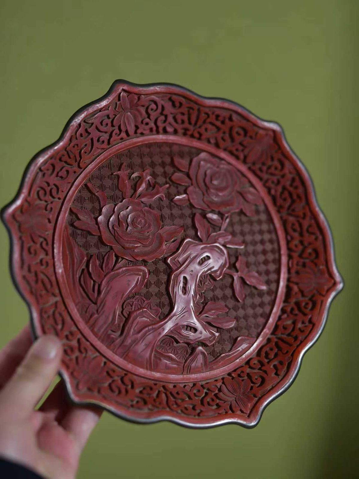 KT03【美品】堆朱 飾り皿 漆器 剔紅 彫刻 花文 煎茶道具 骨董