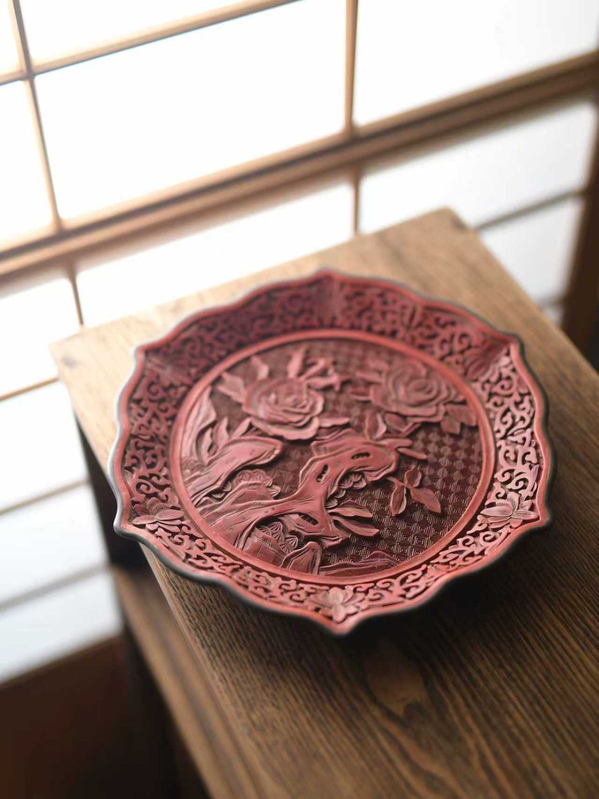 KT03【美品】堆朱 飾り皿 漆器 剔紅 彫刻 花文 煎茶道具 骨董