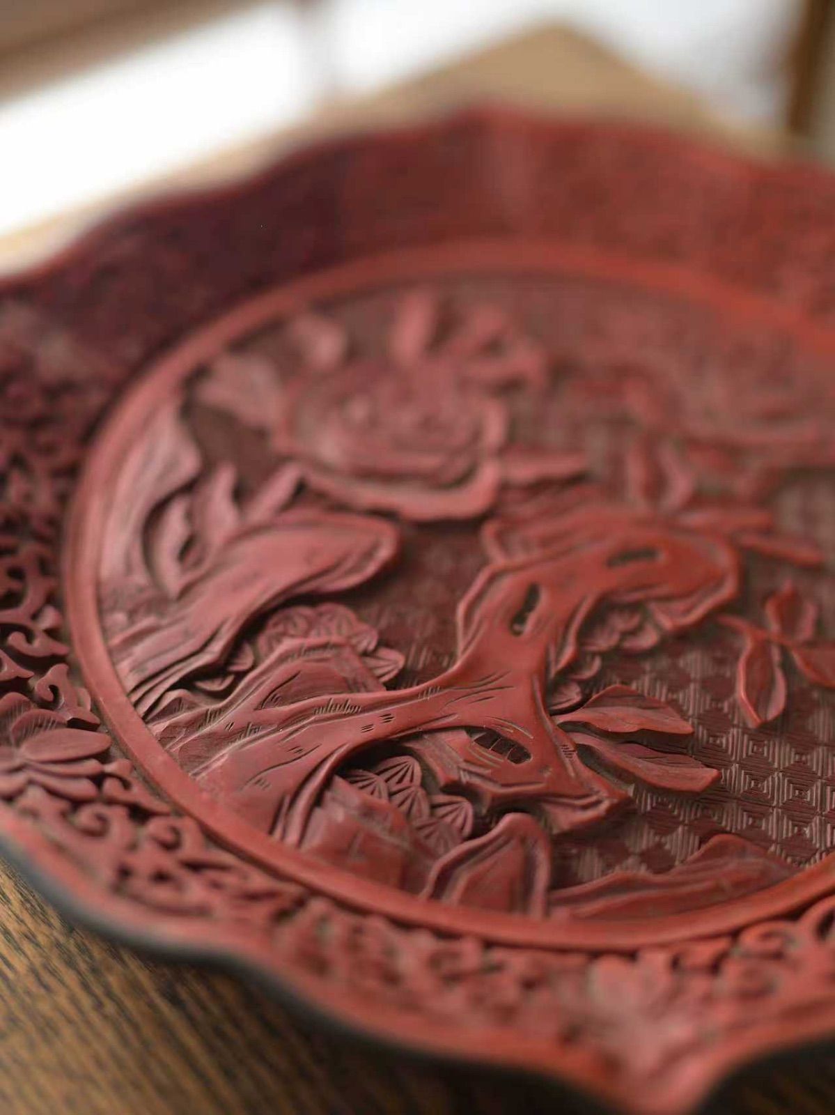 KT03【美品】堆朱 飾り皿 漆器 剔紅 彫刻 花文 煎茶道具 骨董