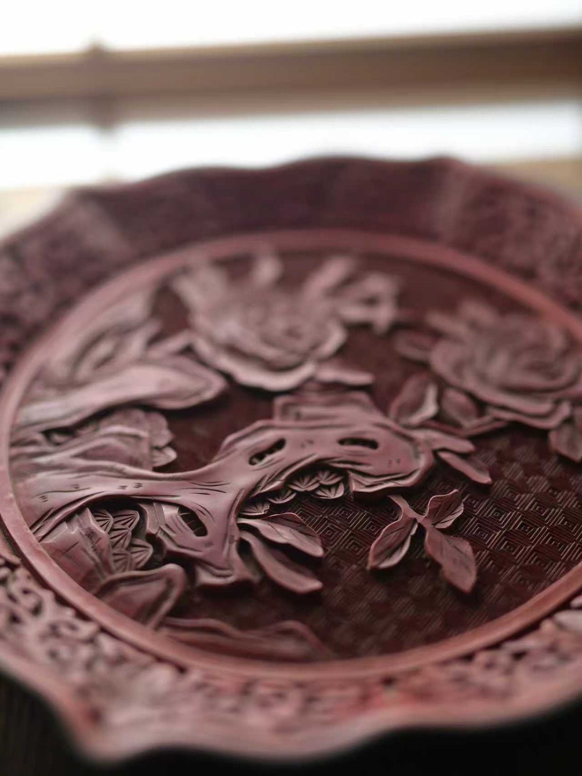 KT03【美品】堆朱 飾り皿 漆器 剔紅 彫刻 花文 煎茶道具 骨董