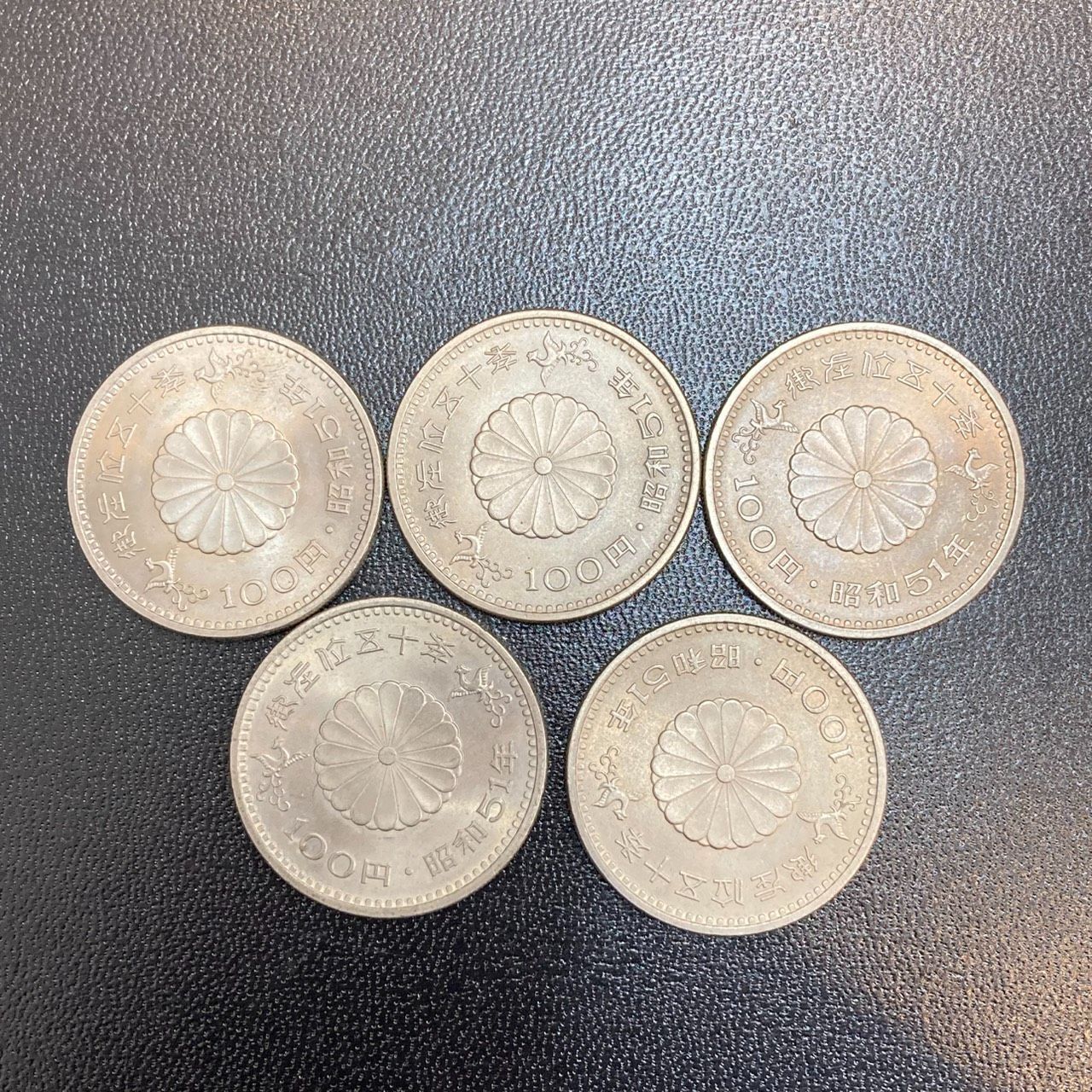 昭和51年 天皇陛下御在位50年 記念硬貨 100円 5枚 - メルカリ