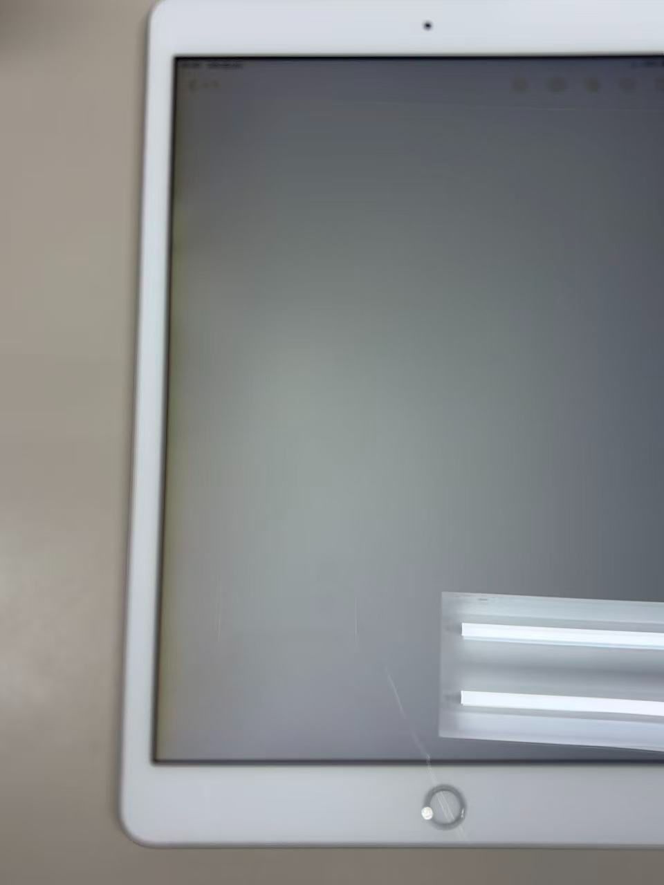 美品 電池50% SIMフリーiPad (第8世代) 32GB シルバー - メルカリ