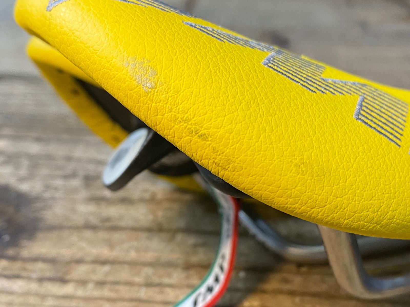 JS943 SELLE SMP dynamic サドル 黄 aisi 304 tubeレール - メルカリ