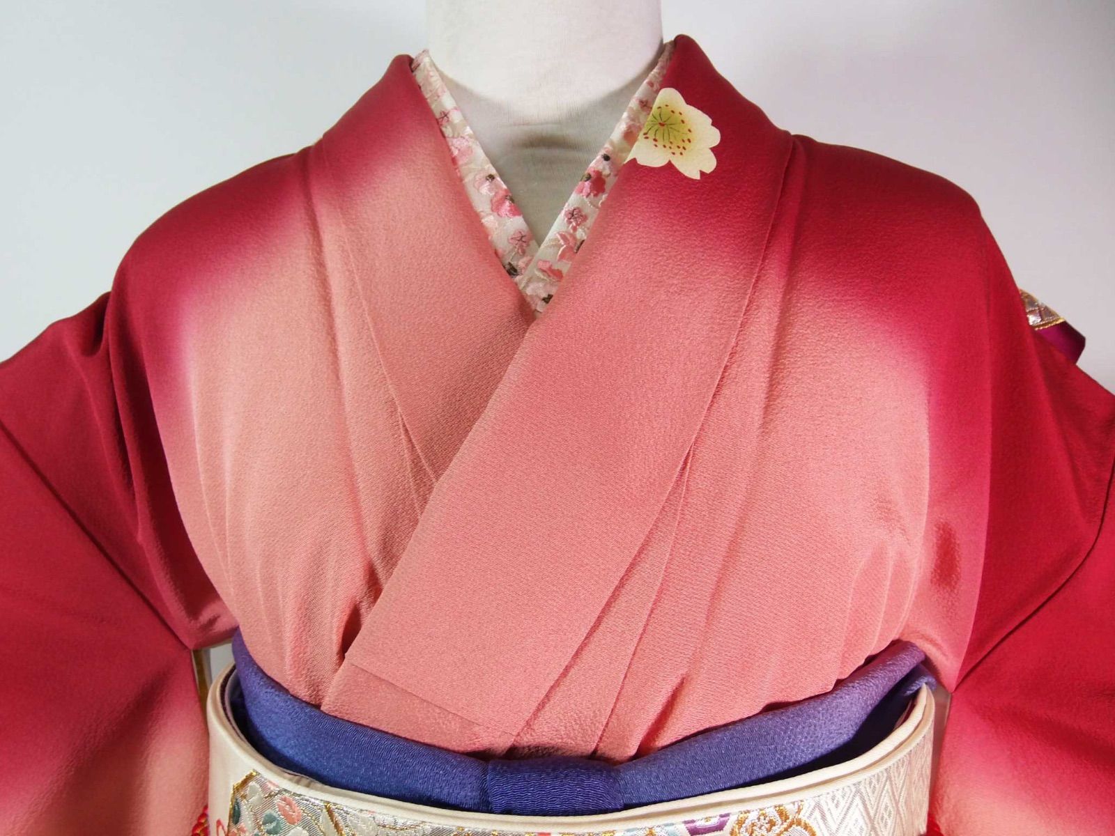 美品 振袖＋正絹長襦袢 2点セット 落款入り 退紅色に紅ぼかし 手毬桜 