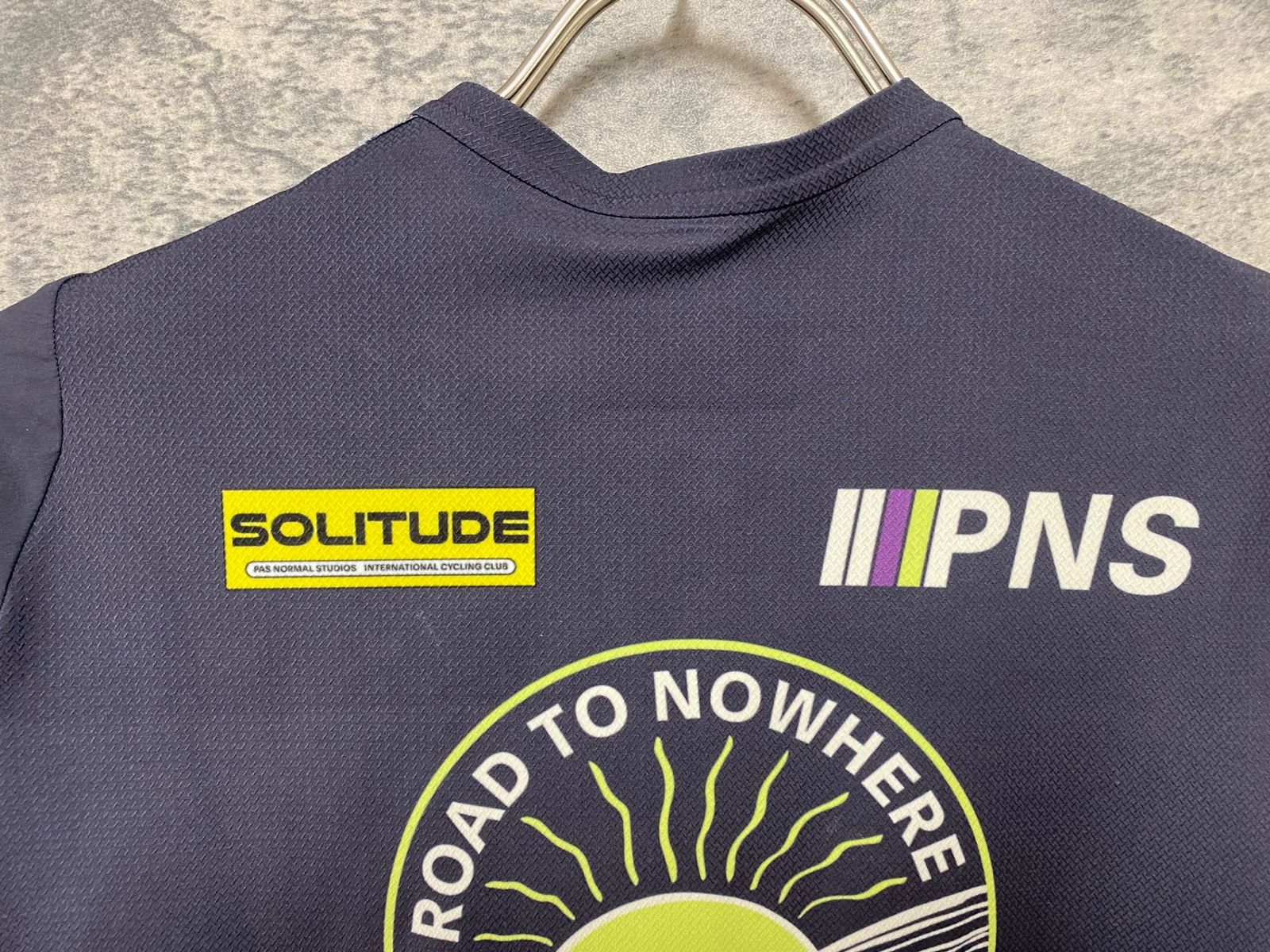 JY488 パスノーマルスタジオ PAS NORMAL STUDIOS Solitude Logo Jersey
