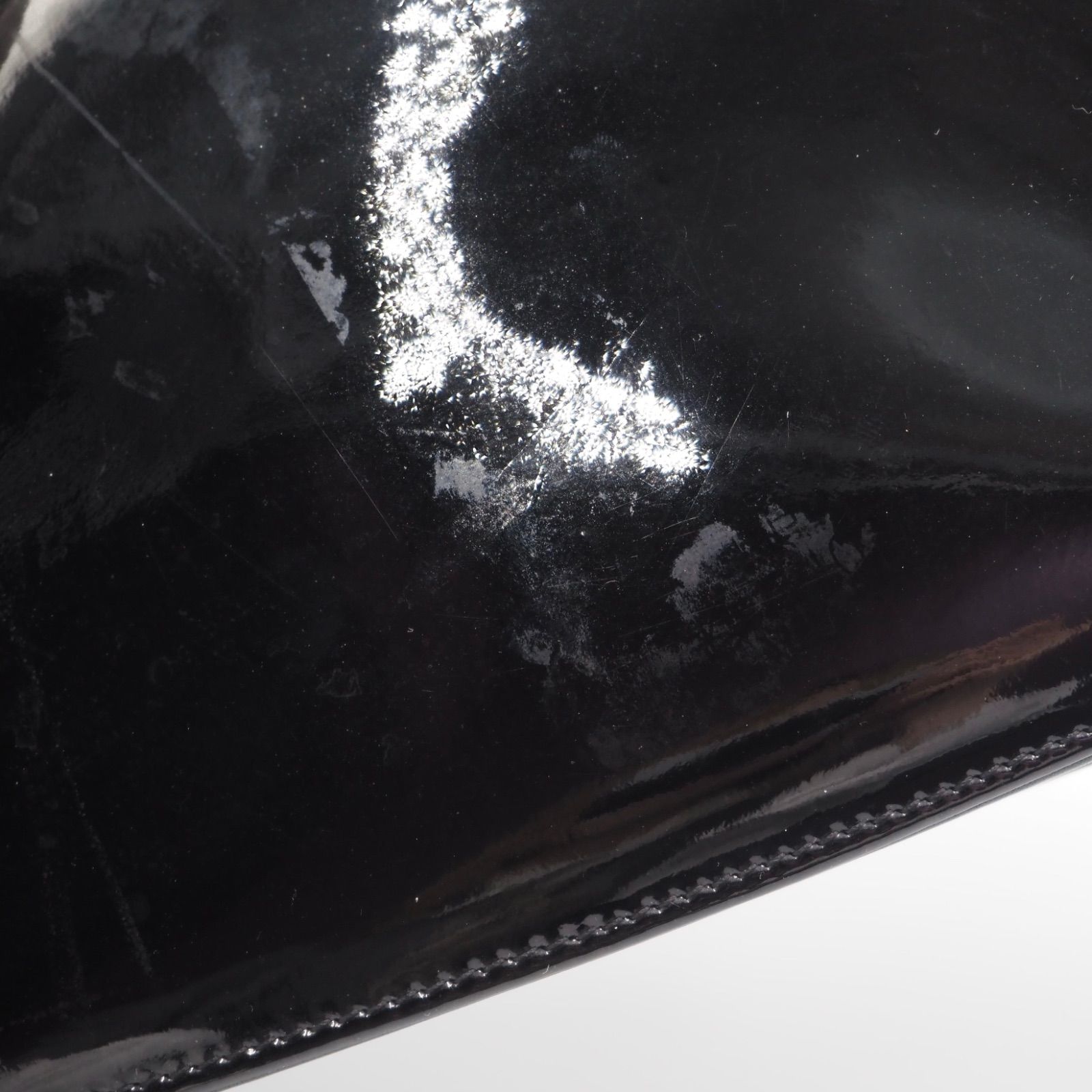 CHANEL 財布 二つ折りエナメル ブラック シャネル - メルカリ