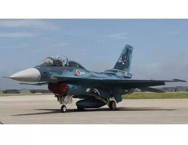 中古】プラモデル 1/144 航空自衛隊 F-2B 第21飛行隊 (松島) がんばろ