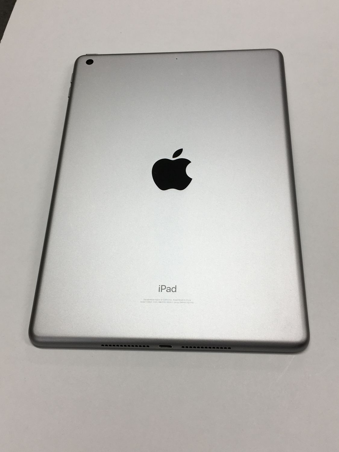 外装超美品 Apple iPad 第6世代 Wi-Fi 32GB スペースグレイ【動作確認