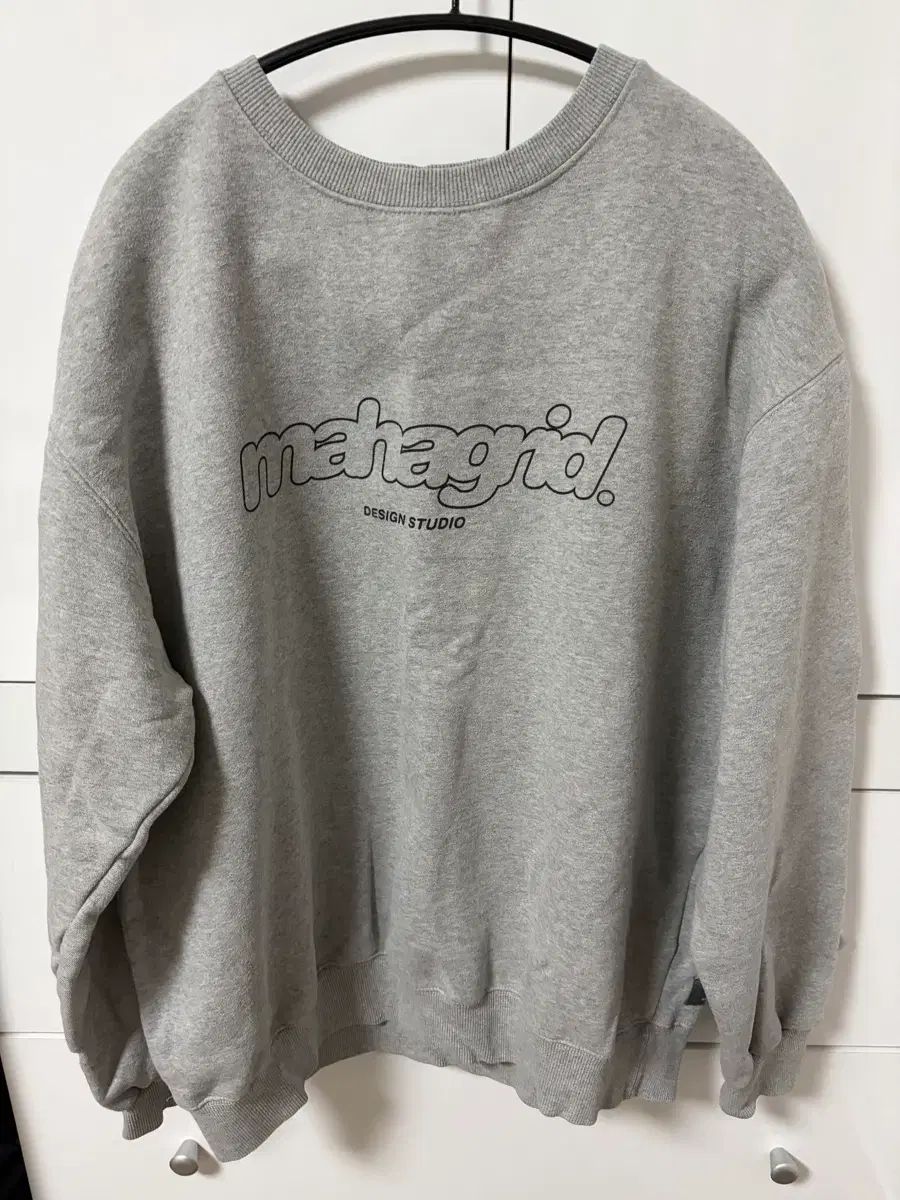 マハグリッド スウェットシャツ