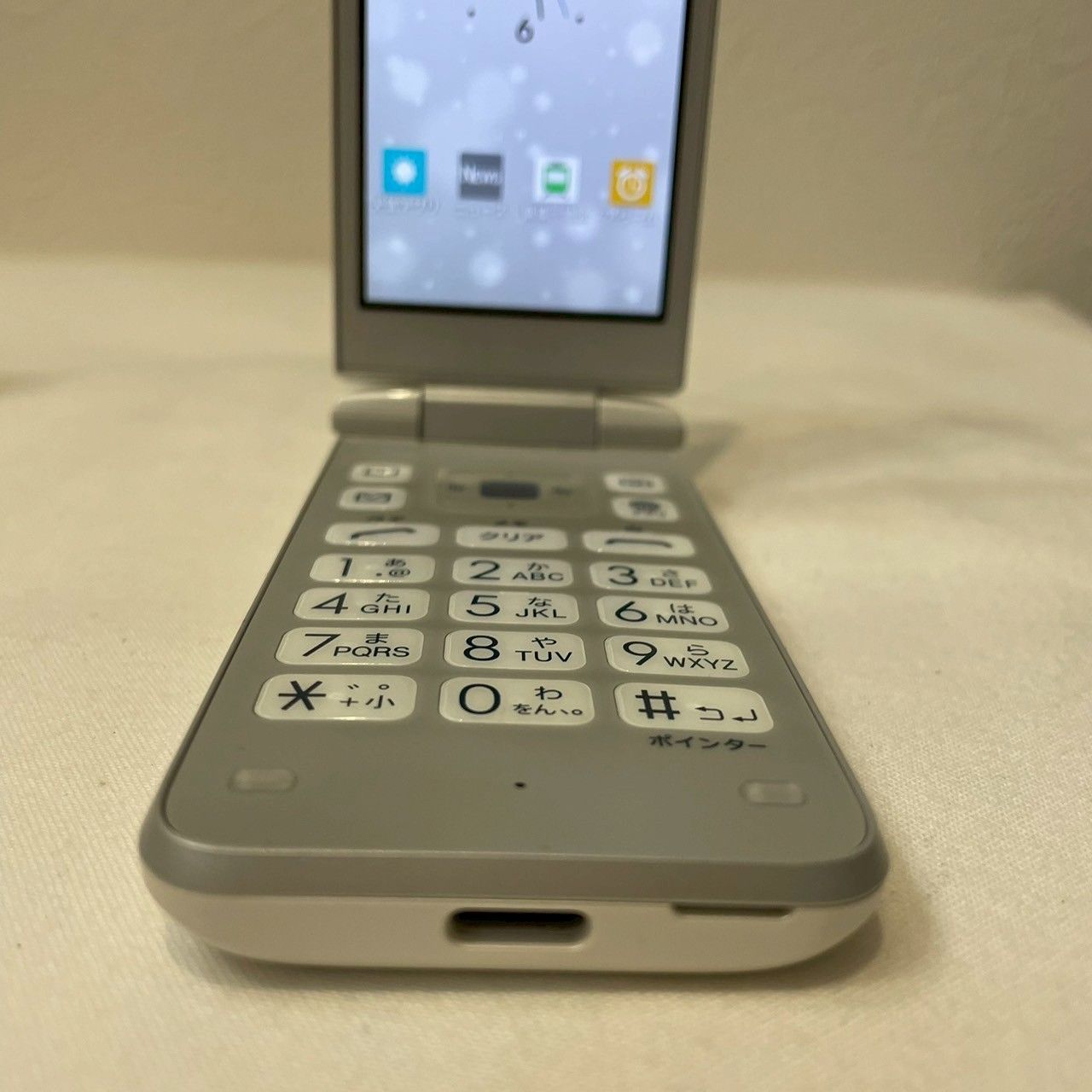 美品】au/GRATINA/KYF39/ホワイト/4Gガラケー/本体/箱付/動作確認済み