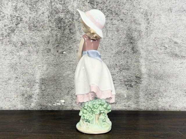 リヤドロ フィギュリン 【中古】LLADRO Utopia 花の小径 女の子 約10×7
