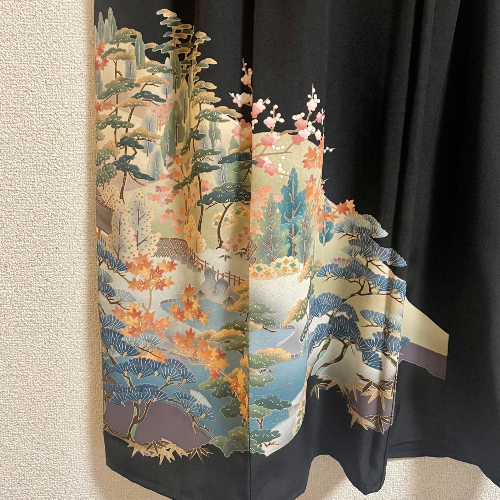 着物リメイク ワンピース 黒留袖 正絹 落款 作家物 風景花文 - メルカリ