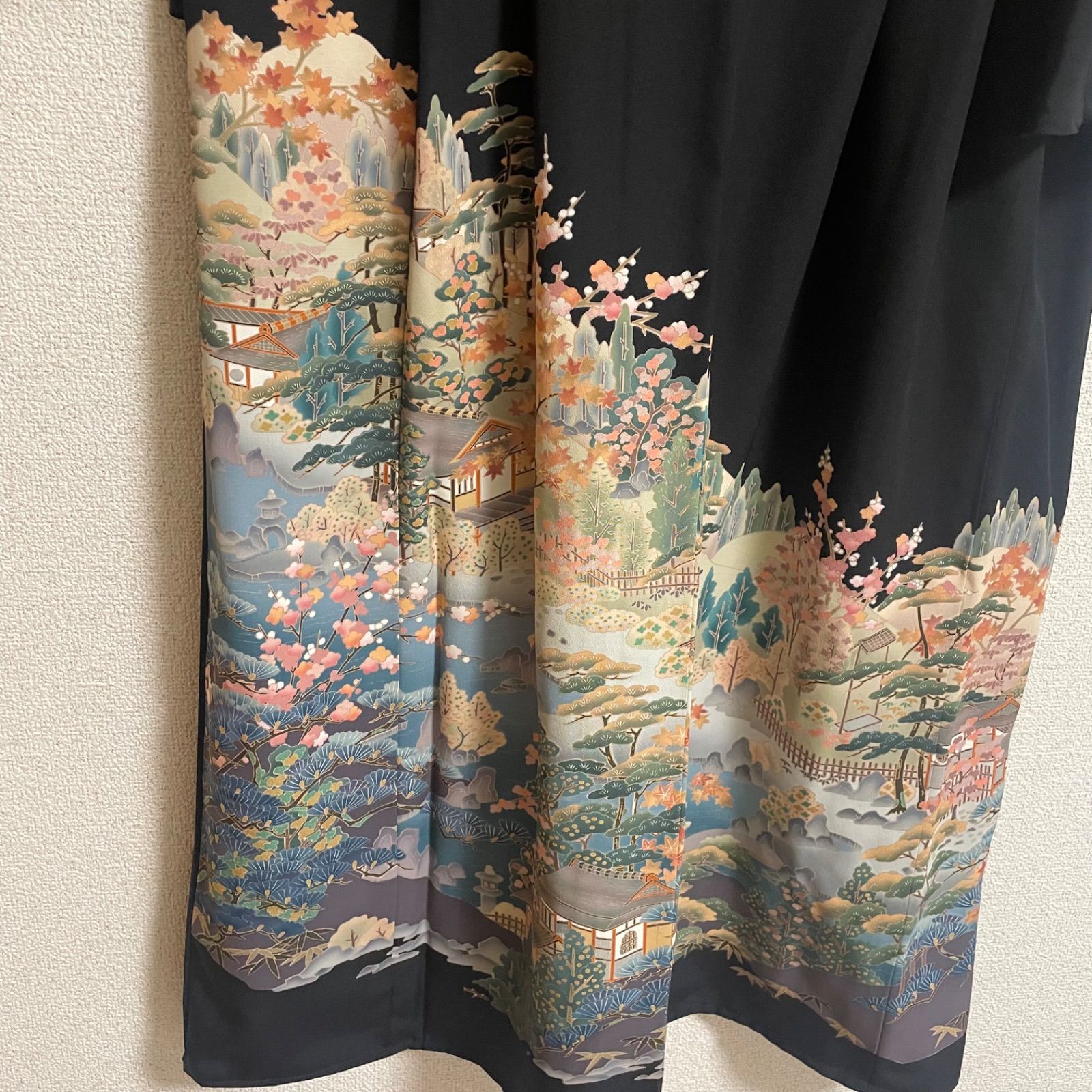 着物リメイク ワンピース 黒留袖 正絹 落款 作家物 風景花文 - メルカリ