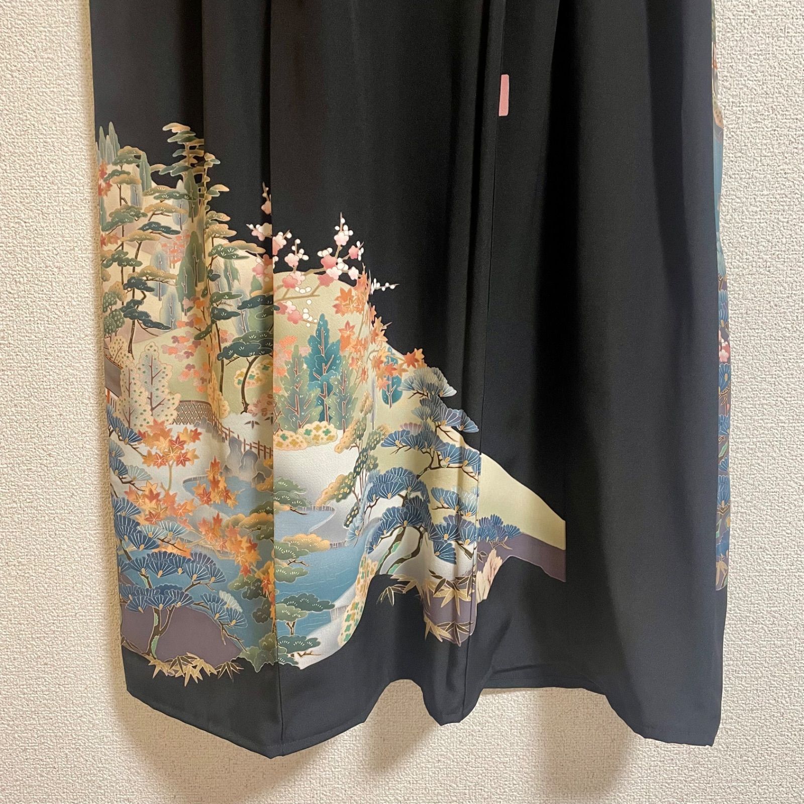 着物リメイク ワンピース 黒留袖 正絹 落款 作家物 風景花文 - メルカリ