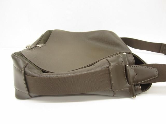 中古 ルイヴィトン LOUIS VUITTON タイガ ヴィクトール 肩掛け