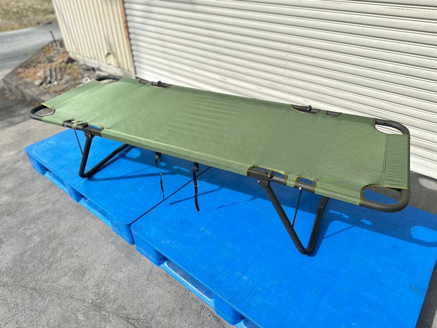 【米軍放出品】☆未使用品 折りたたみベッド コット アルミ製 超軽量 簡易ベッド ミリタリー キャンプ アウトドア (200) ☆hc5ik
