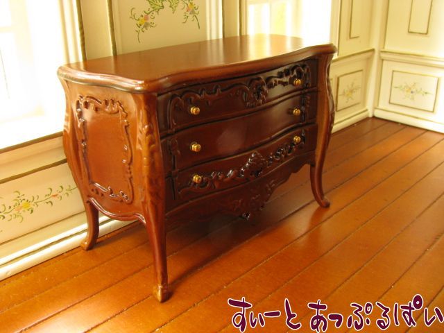 ミニチュア 【レディアンのお気に入り】　愛娘に贈るボンベチェスト　LA034 ドールハウス用