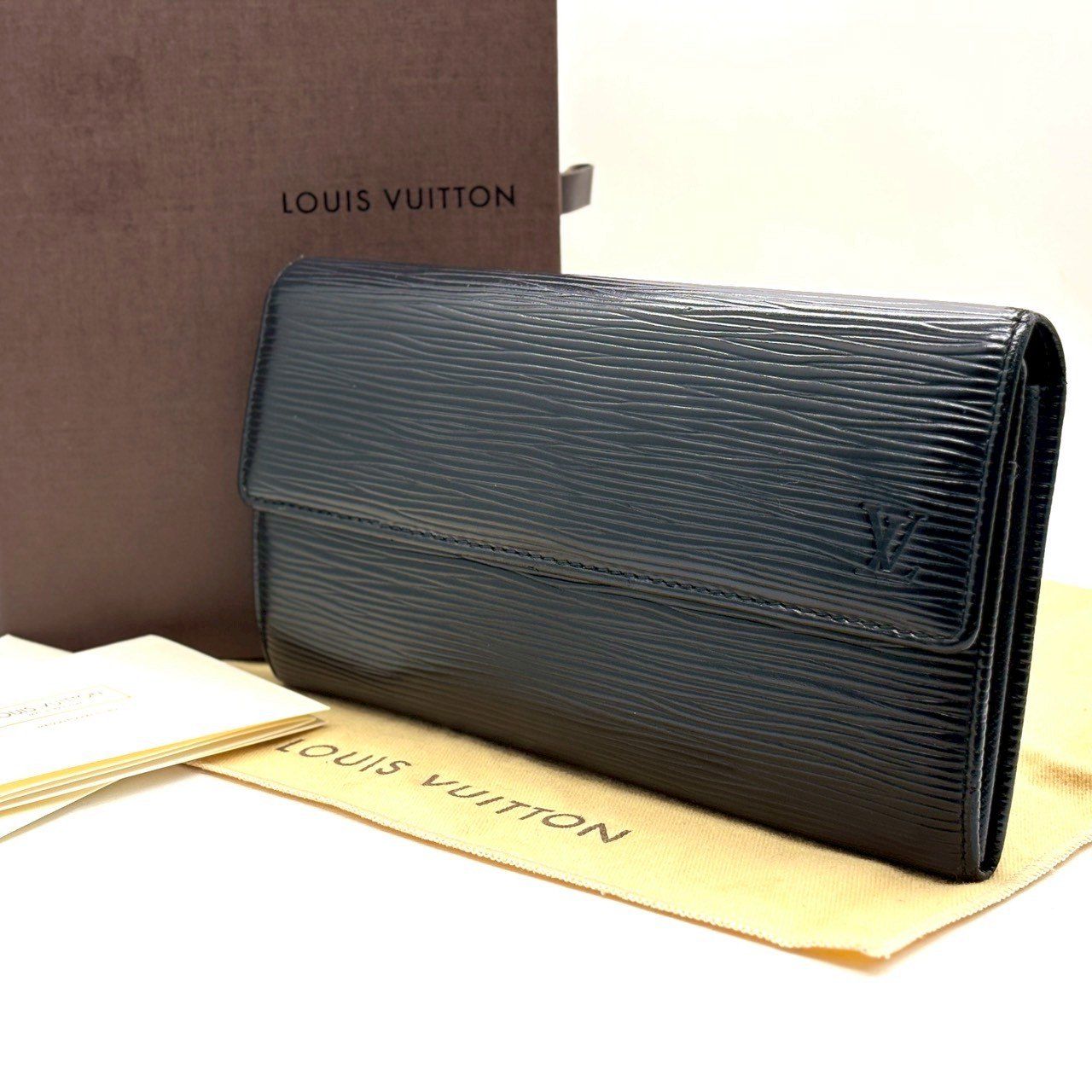 静かに格上げする黒】 LOUIS VUITTON 長財布 ポルトフォイユサラ エピ 