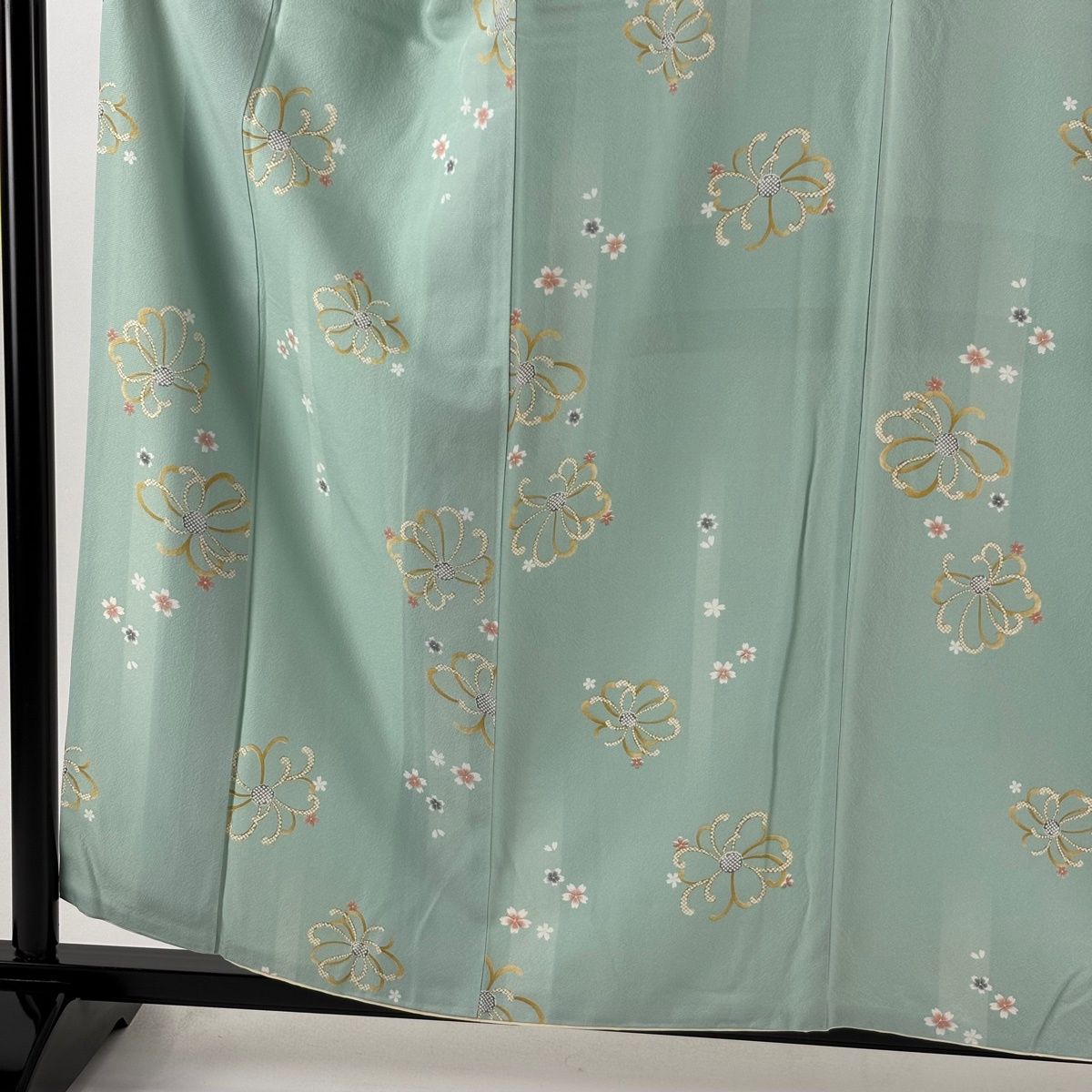 美品】 小紋 身丈161cm 裄丈62.5cm S 袷 やまと 花 桜 薄緑 正絹 秀品