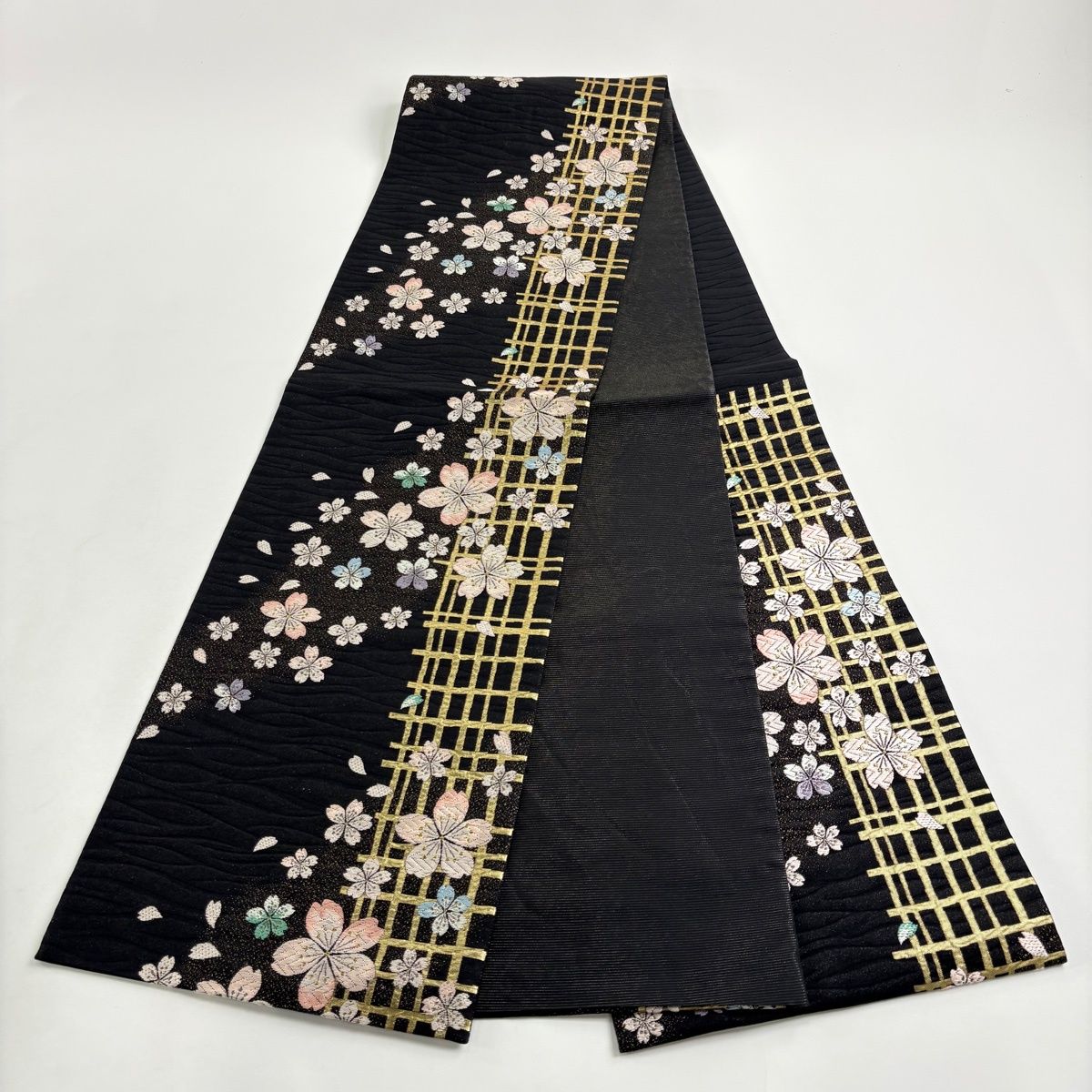 袋帯 秀品 桜 花びら 唐織 箔 黒 六通 正絹 【中古】 - メルカリ
