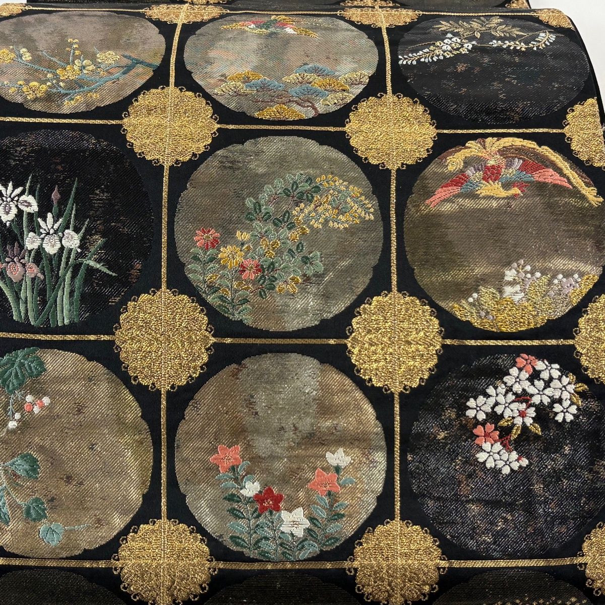 袋帯 袋帯 名品 扇 草花 刺繍 金糸 黒 お太鼓柄 正絹 【中古】 秀品 