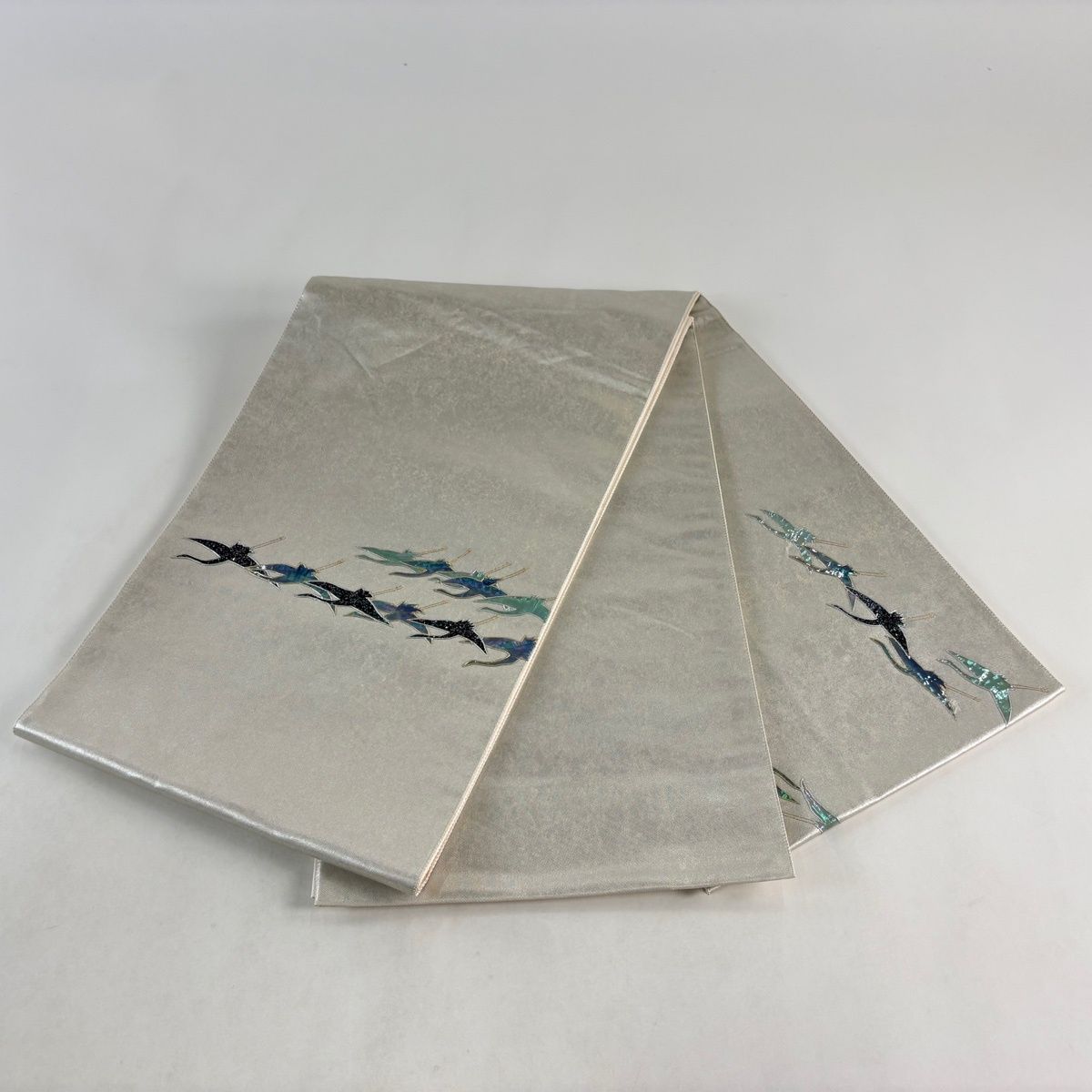 美品】 袋帯 名品 鶴 螺鈿 金銀彩 銀色 お太鼓柄 正絹 【中古】 - メルカリ