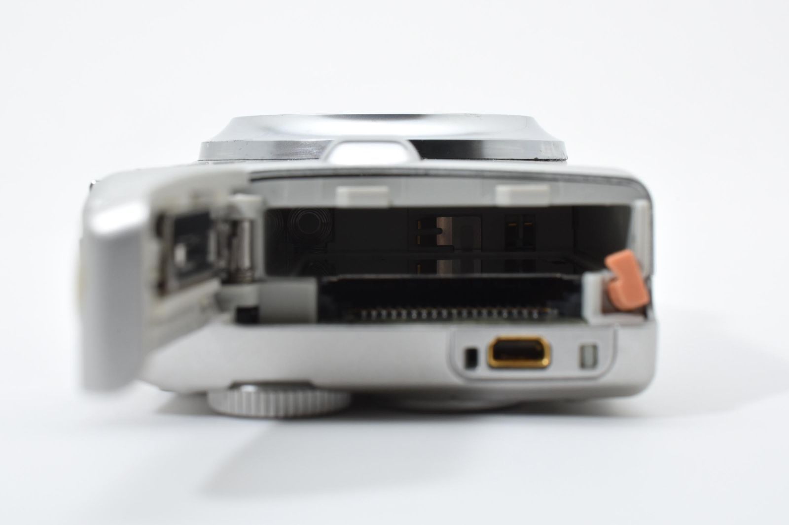 美品・完動品】FUJIFILM FinePix J50 シルバー 動作確認済 820万画素