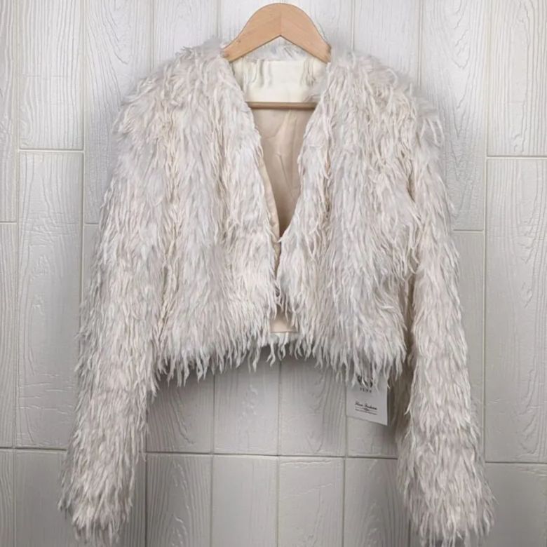 FLNN フェイクファー ボレロ アイボリー Fサイズタグ付き - メルカリ