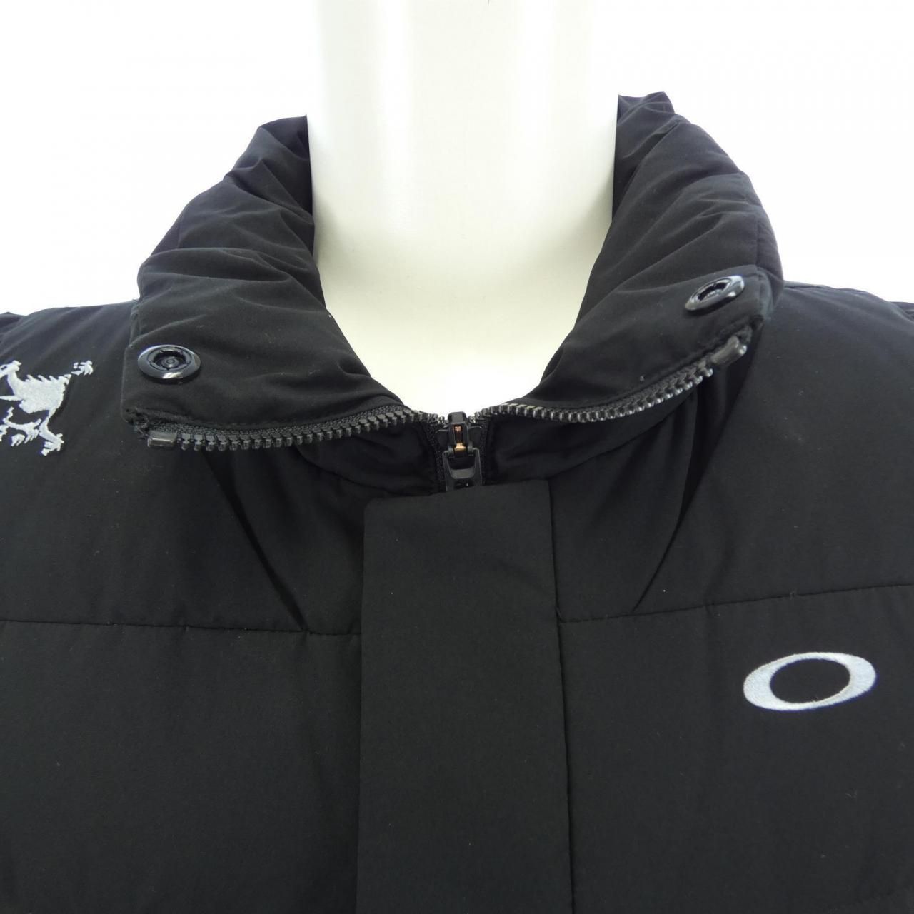 オークリー OAKLEY ダウンベスト OAKLEYのダウンベストを使った人気