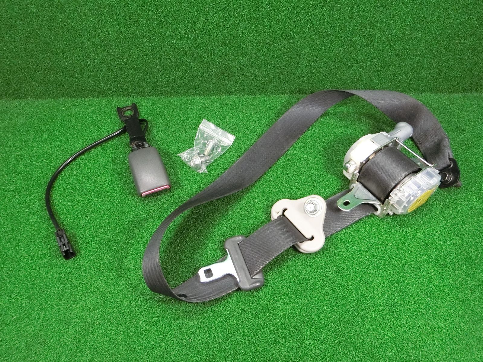 [14157] 送料無料 ダイハツ タント L375S フロント シートベルト キャッチ 運転席 7R3570-P