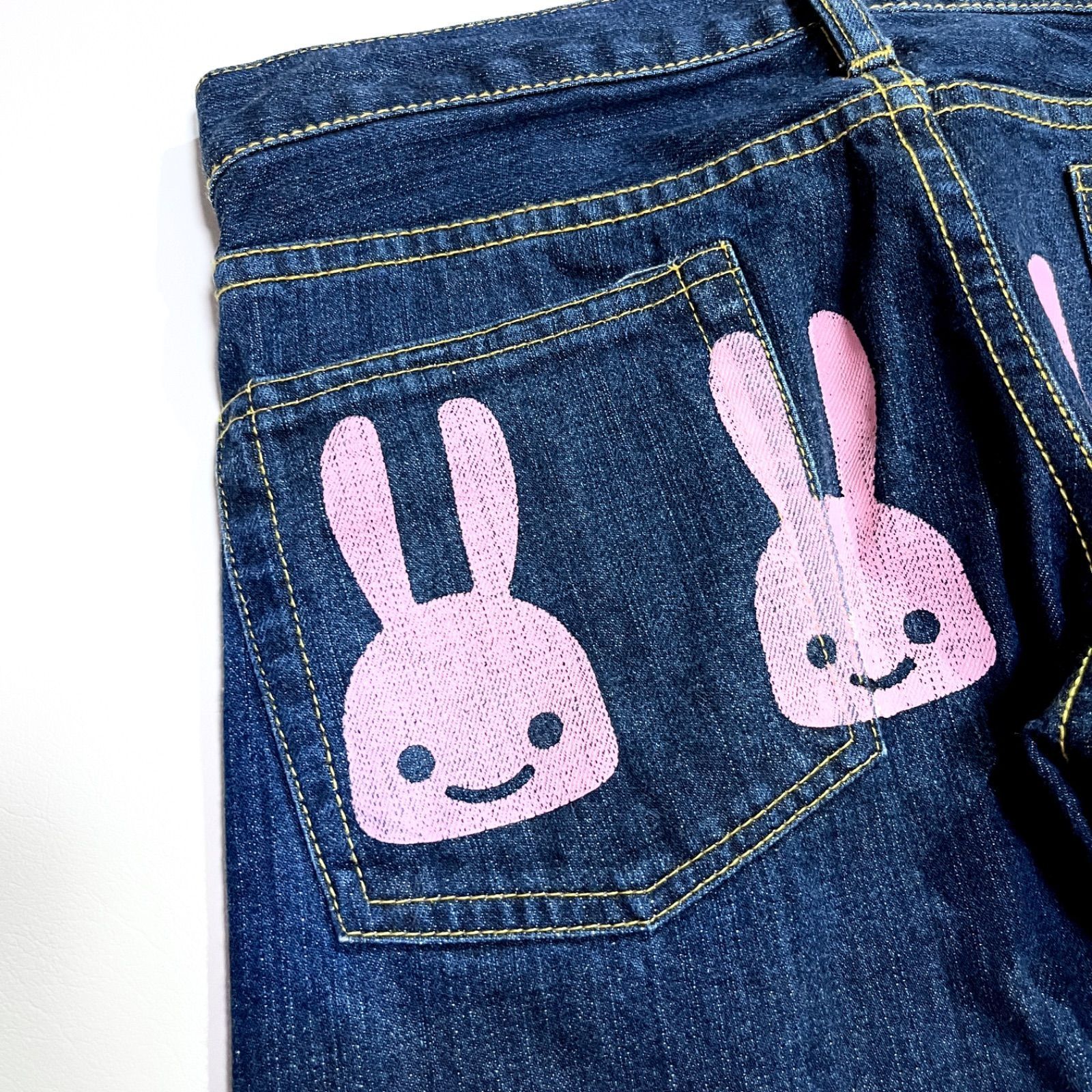 ch93 CUNE ジーパン デニムパンツ ピンクうさぎプリント 4連うさぎ