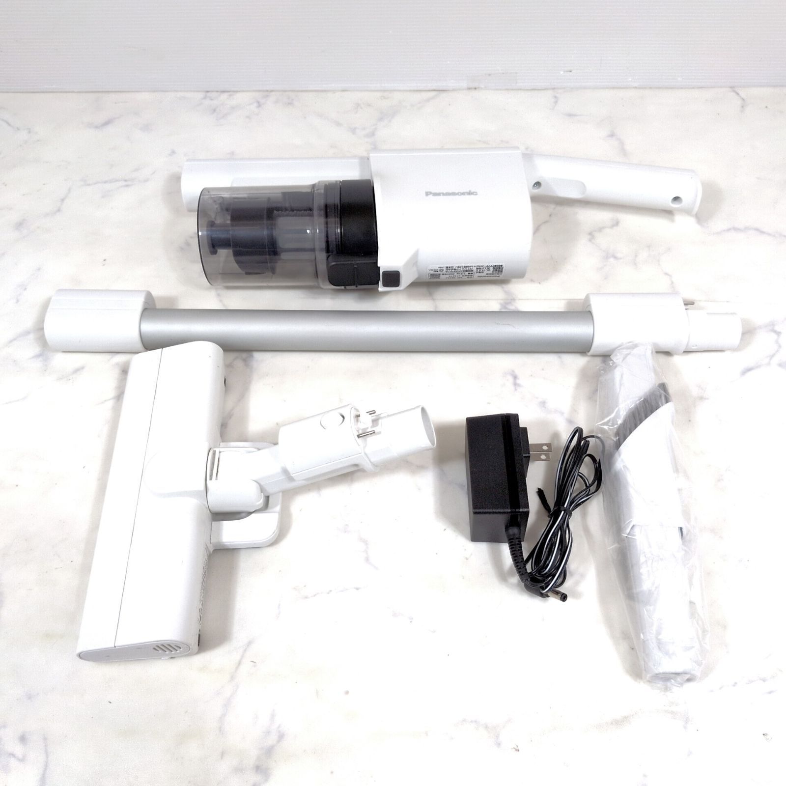 パナソニック 軽量 コードレスクリーナー MC-SB33J-W 2024年製 - メルカリ