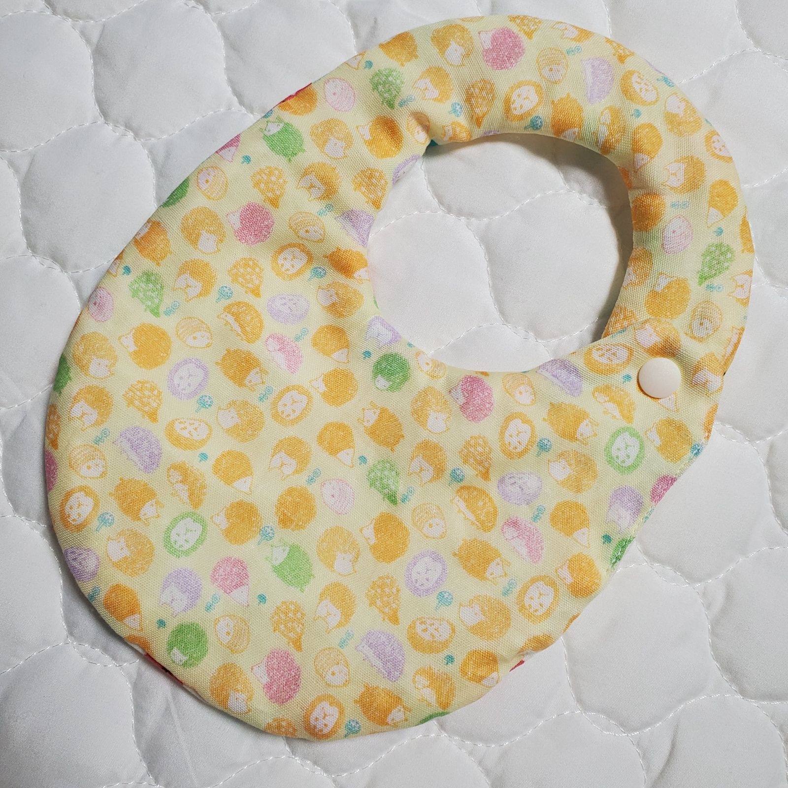 ハンドメイドスタイ 人気のうさぴょん 裏面も可愛いハリネズミさん