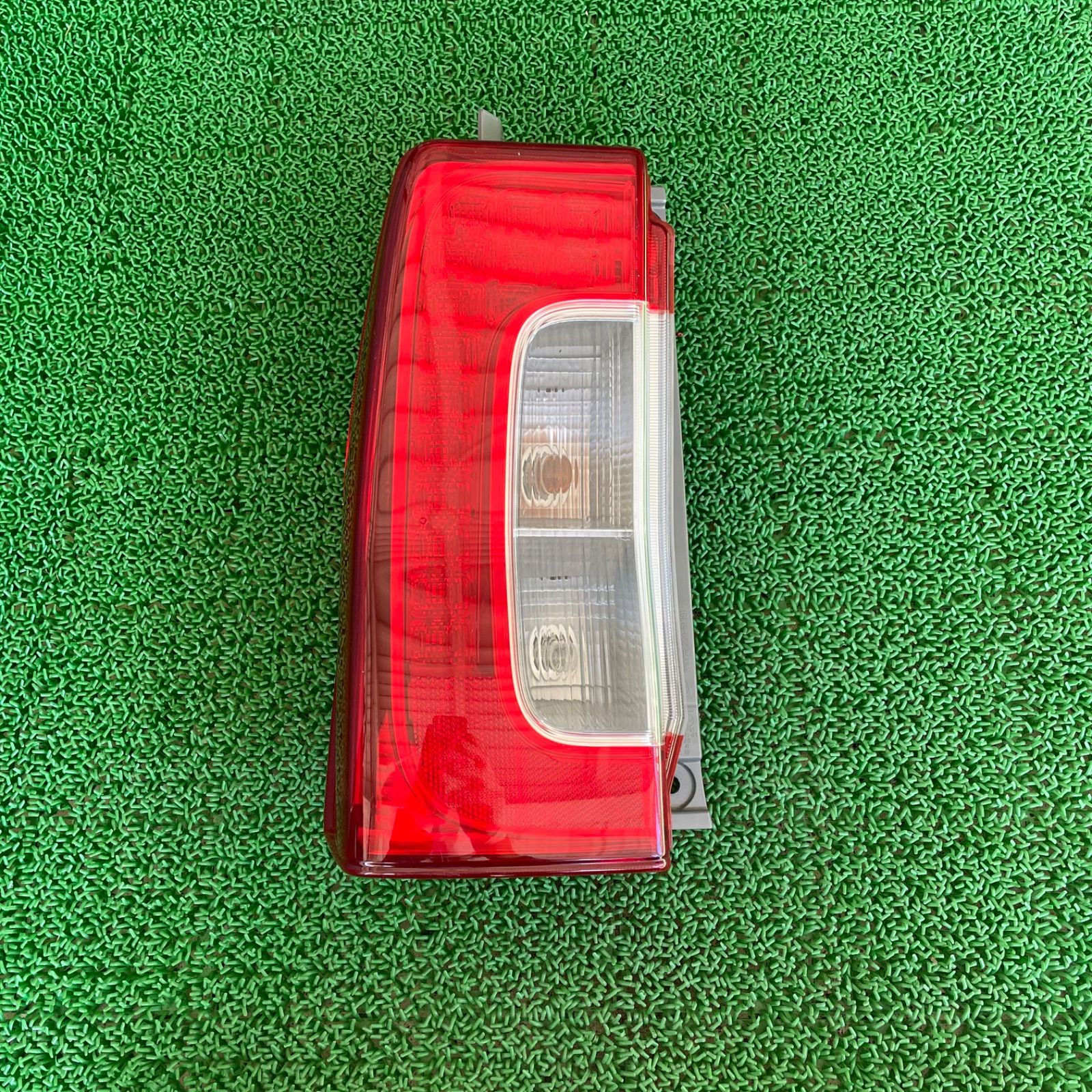 LA600S タント 左テールランプ KOITO 220-51931 No.9697 - メルカリ