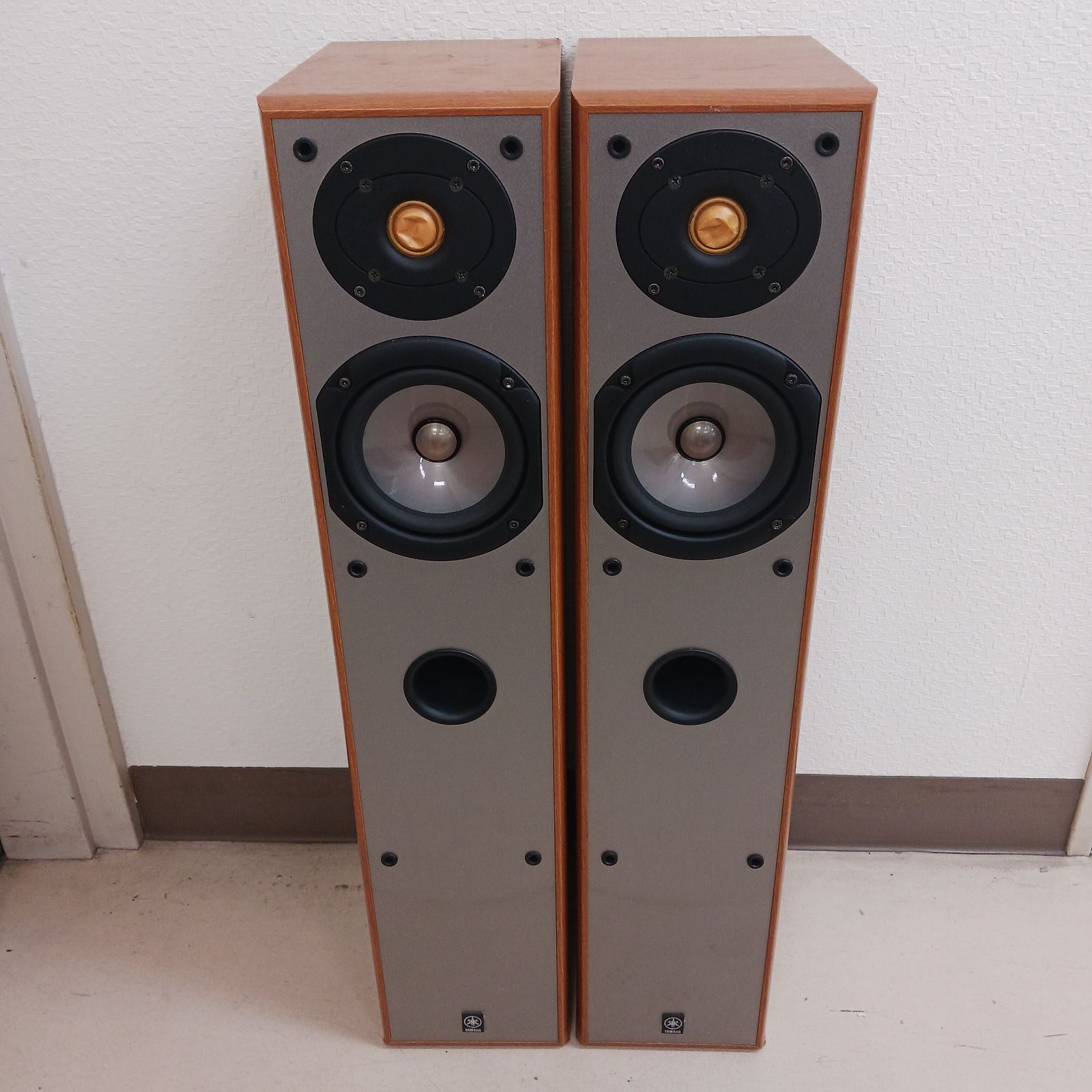中古品】YAMAHA（ヤマハ）フロアスタンディングスピーカー NS-120