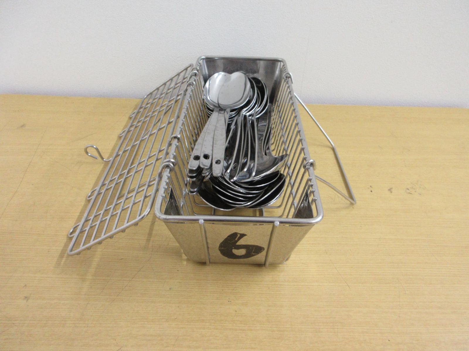 現地引き取りのみ、配送不可】学校給食 ステンレスかご スプーン